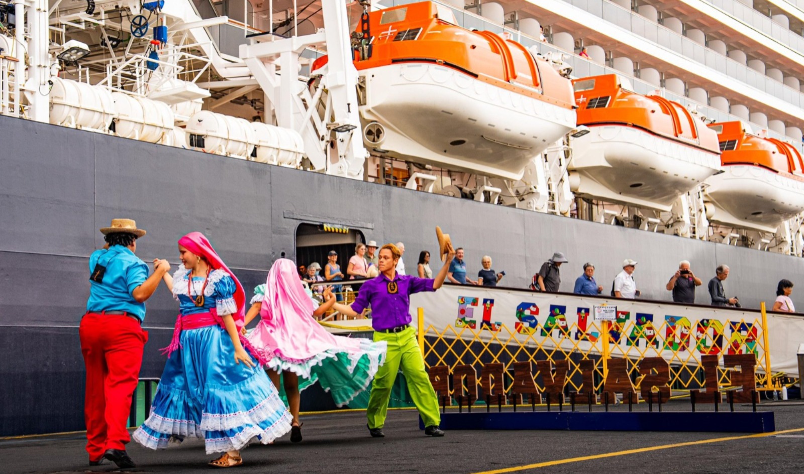 3-millones-de-turistas-internacionales-han-visitado-el-salvador-hasta-agosto-de-este-ano